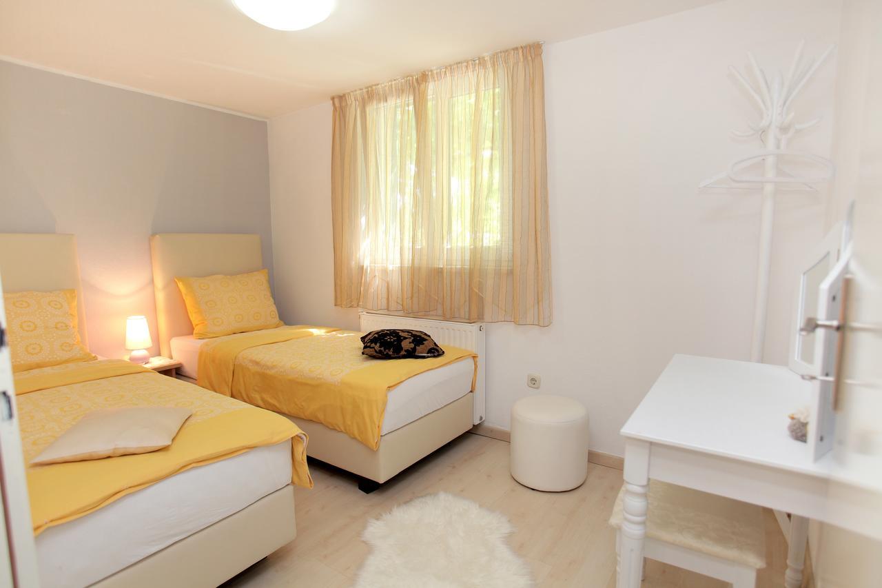 Apartment Eva Трогир Екстериор снимка
