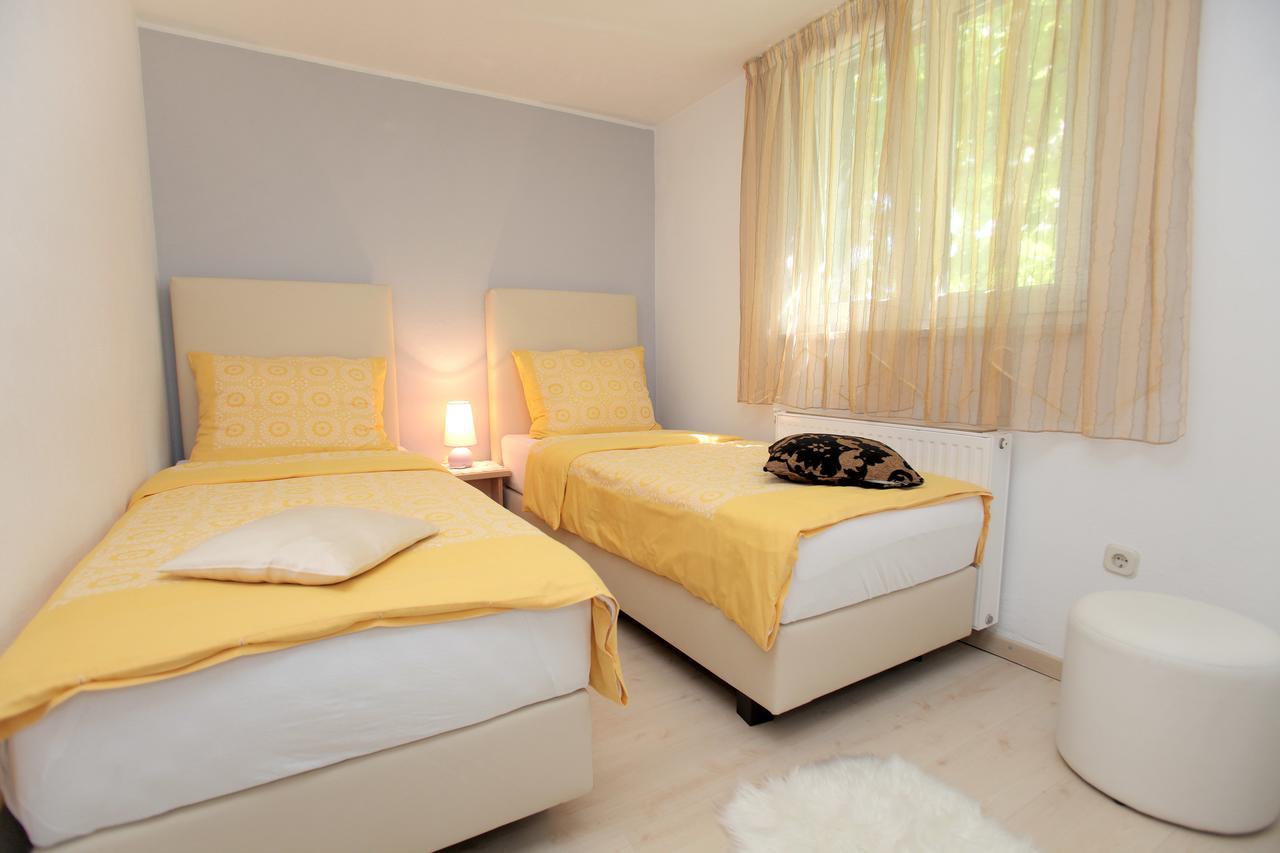 Apartment Eva Трогир Екстериор снимка