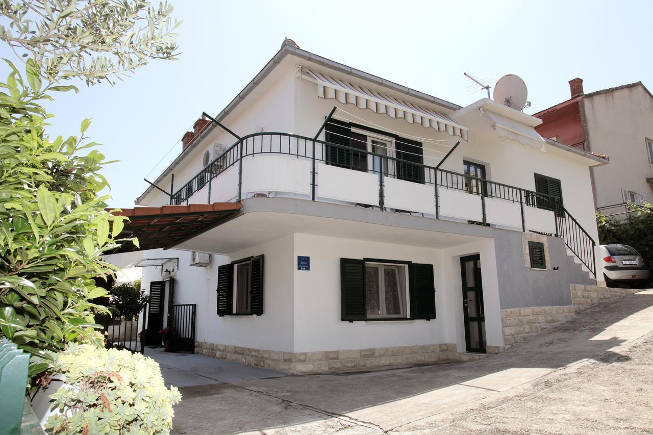 Apartment Eva Трогир Екстериор снимка