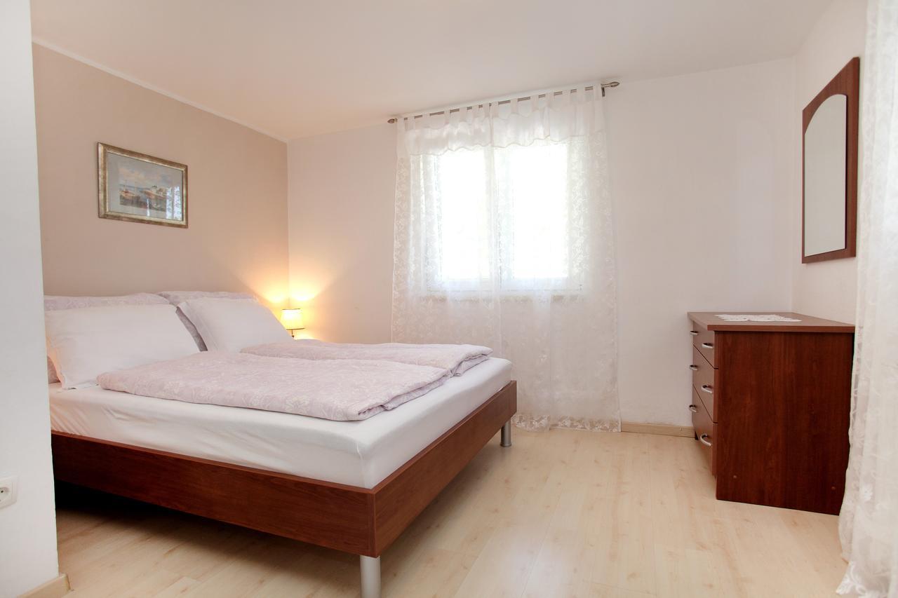 Apartment Eva Трогир Екстериор снимка
